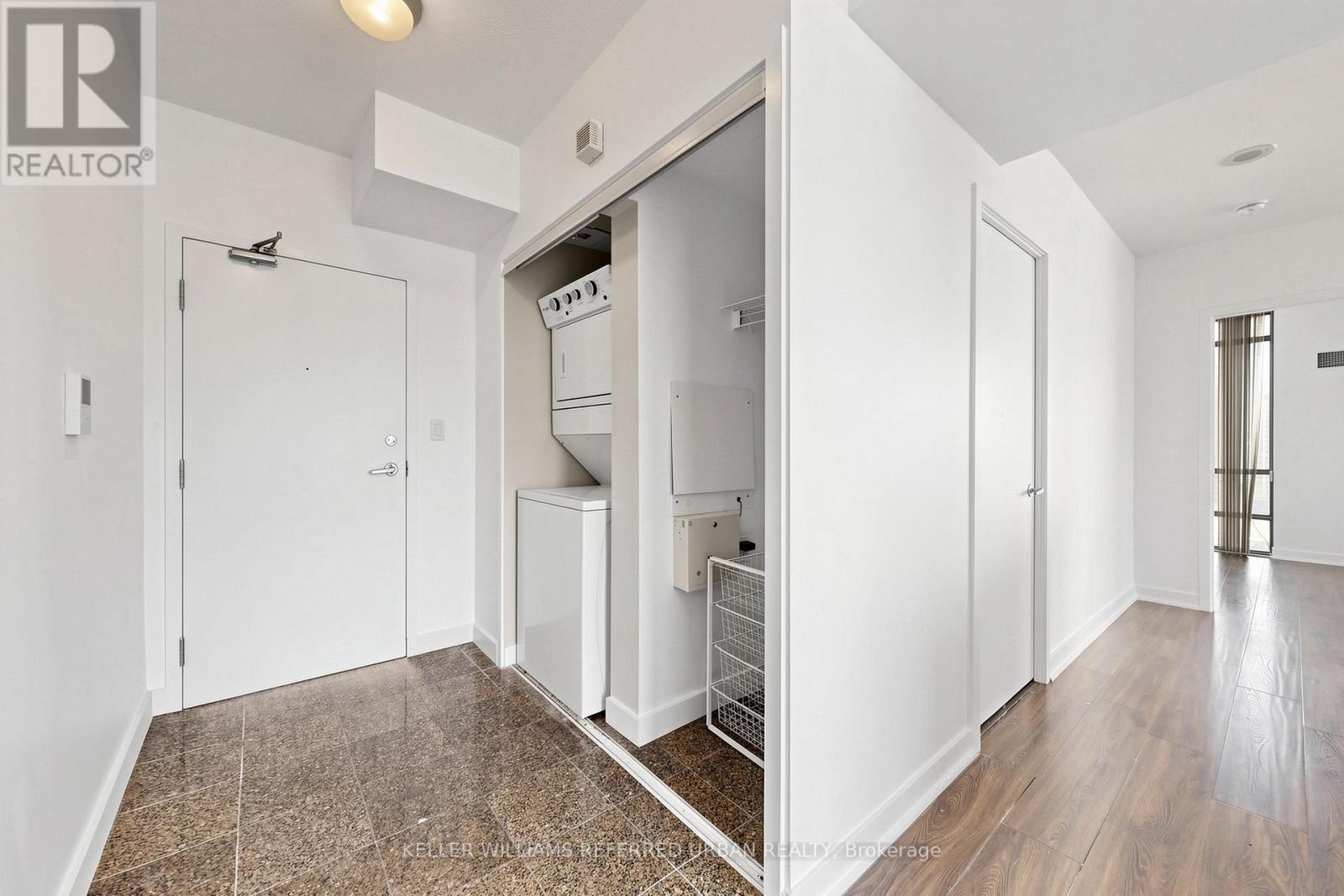 #1610 5 MARINER TERRACE - 34