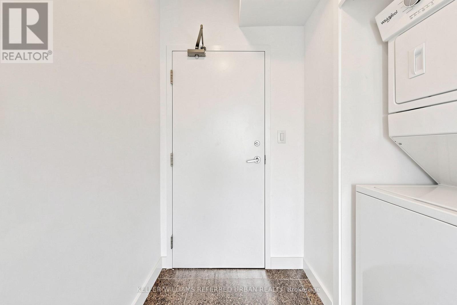 #1610 5 MARINER TERRACE - 35