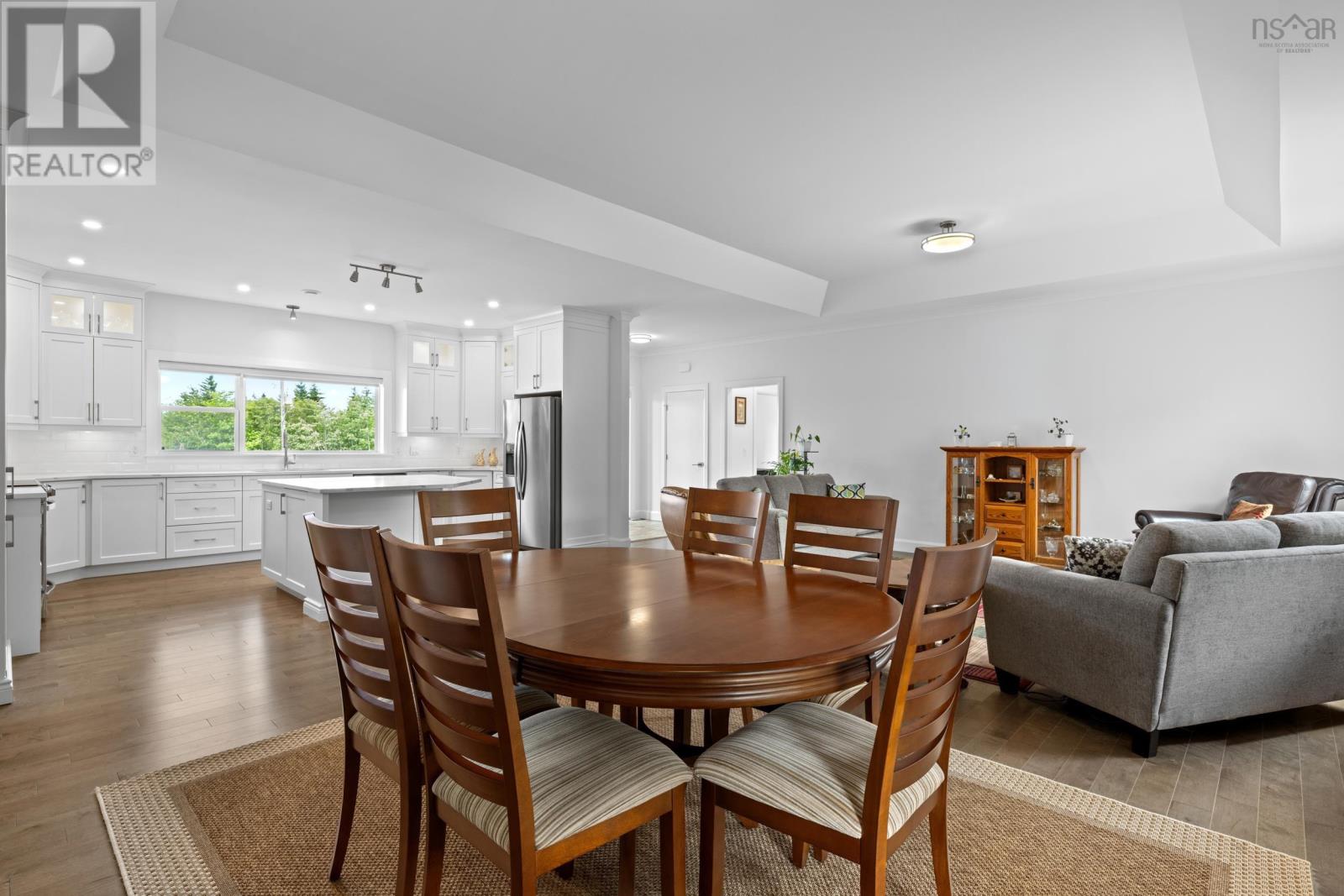 Property 20 of 49 of 156 Magenta Drive