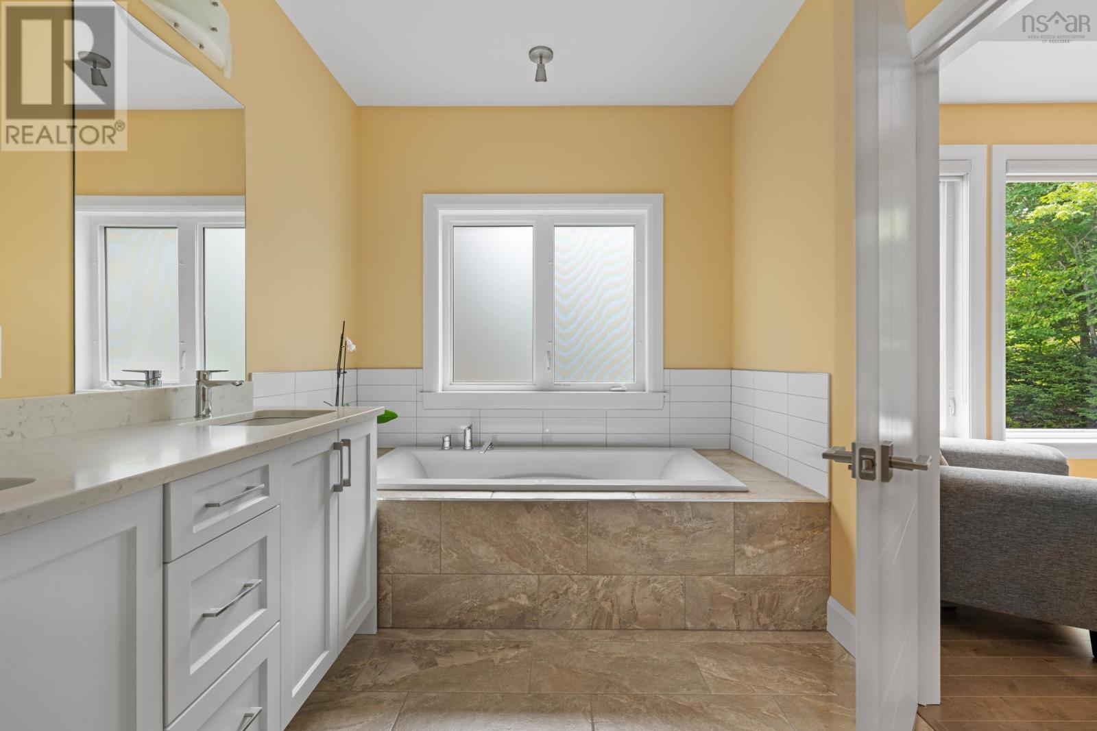 Property 25 of 49 of 156 Magenta Drive
