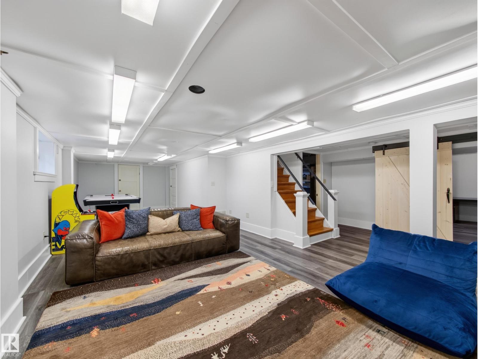 11108 64 ST NW - 37