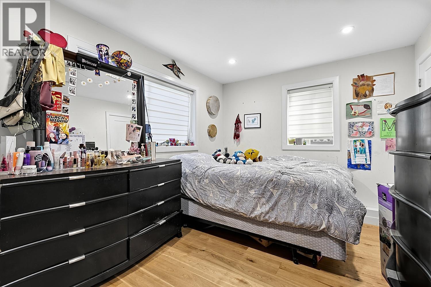 Thumbnail 25