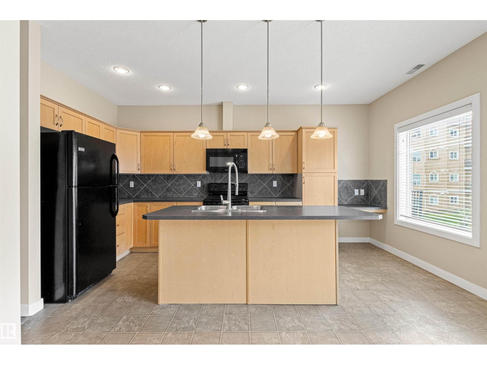 #39 13825 155 AV NW - 23