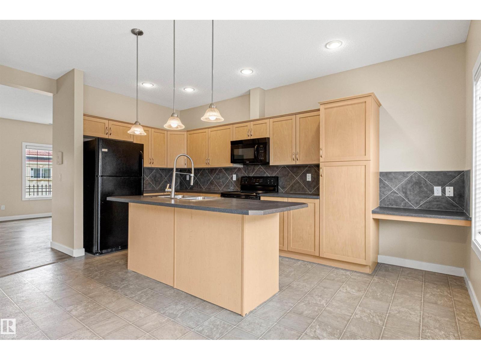 #39 13825 155 AV NW - 24