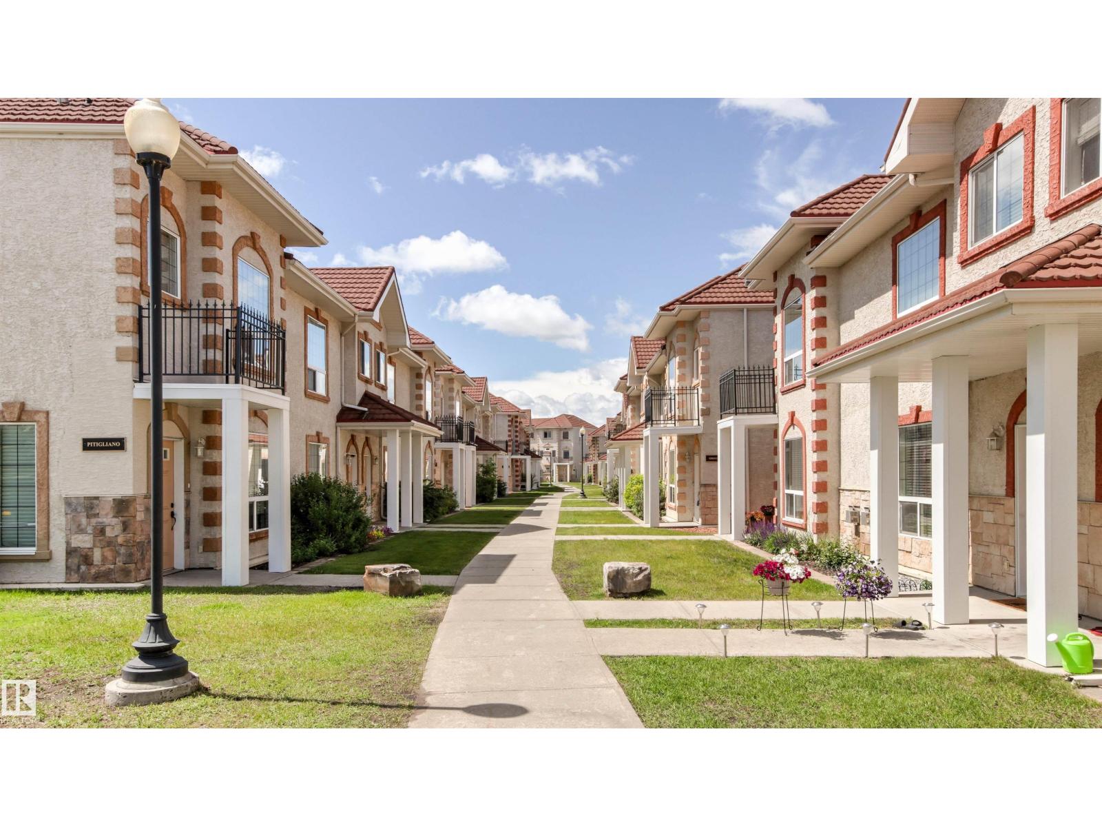 #39 13825 155 AV NW, Carlton, Edmonton photo 2