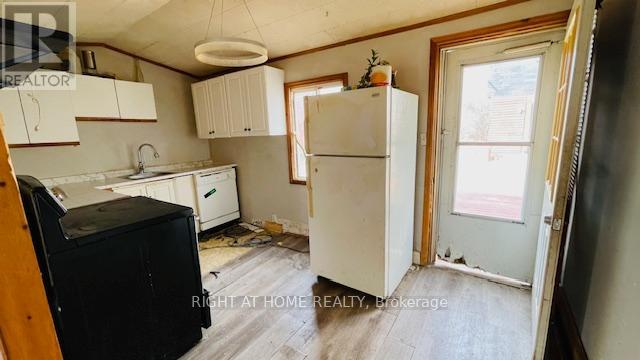 26 GEORGE AVENUE - 8