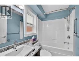 5480 Canoe Beach Drive Ne, Salmon Arm, BC V1E2M5 Photo 11