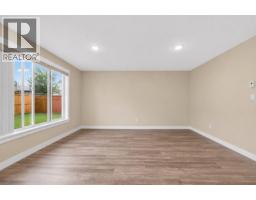 Foyer - 5480 Canoe Beach Drive Ne, Salmon Arm, BC V1E2M5 Photo 9