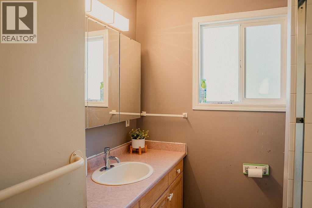 1150-1152 Hudson Road - 48