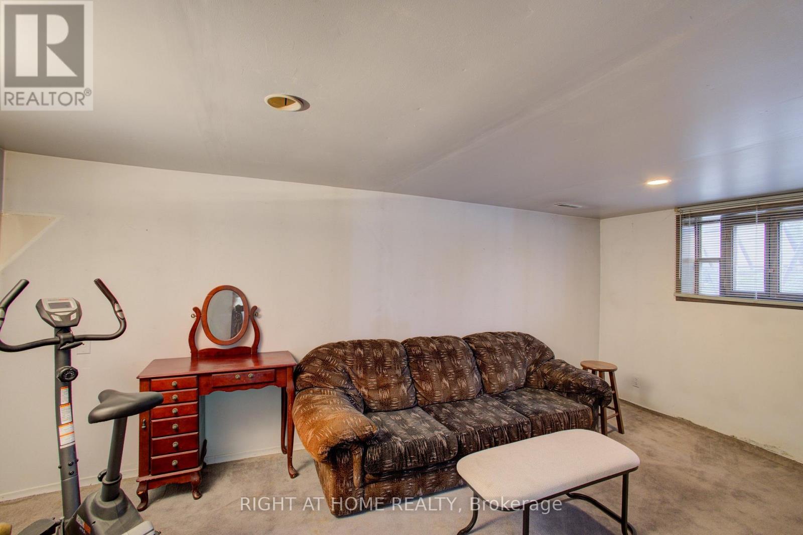 30 PARKVIEW DRIVE - 12