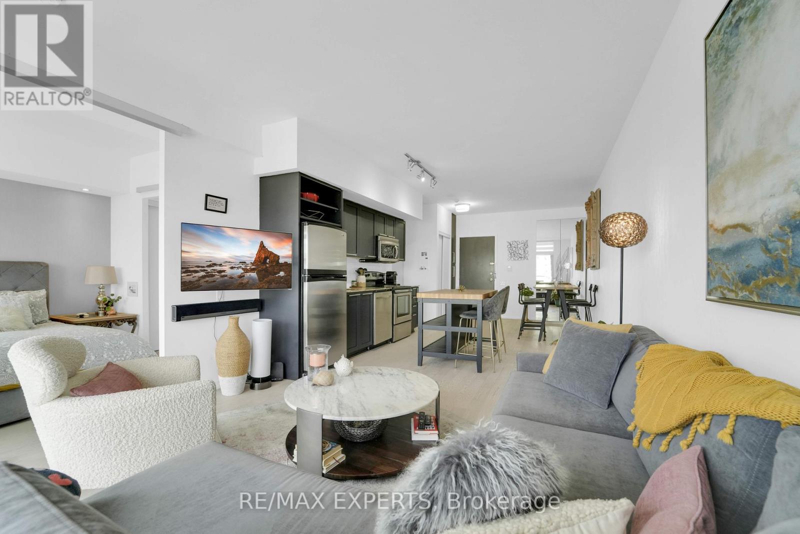 #1915 103 THE QUEENSWAY - 22