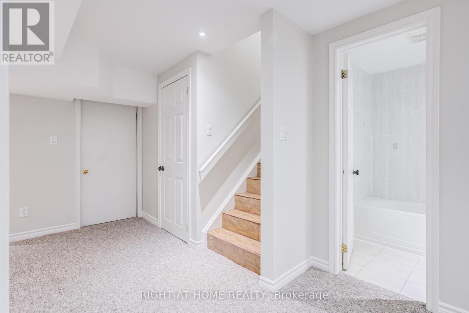 7460 TERRAGAR BOULEVARD - 33