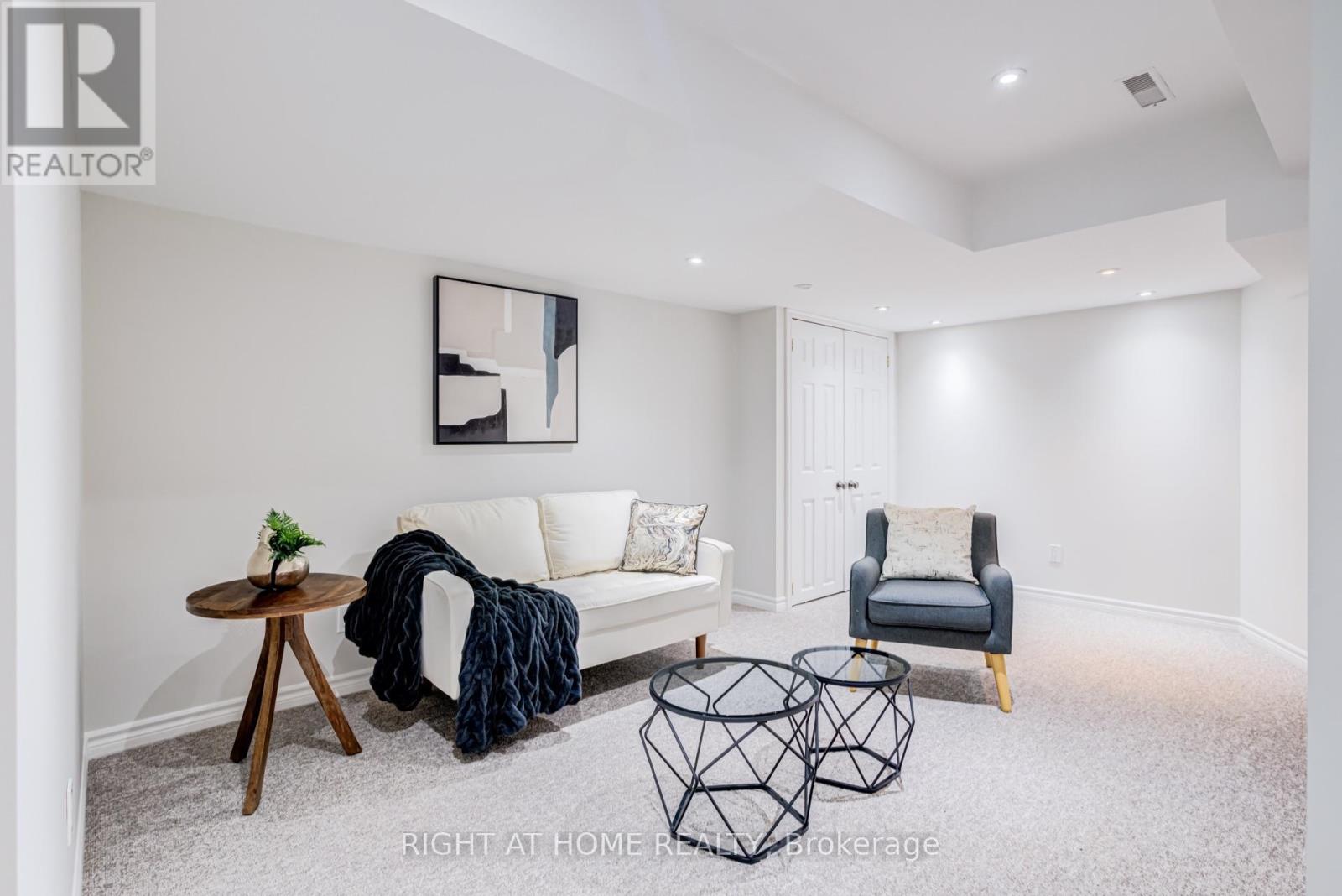 7460 TERRAGAR BOULEVARD - 35