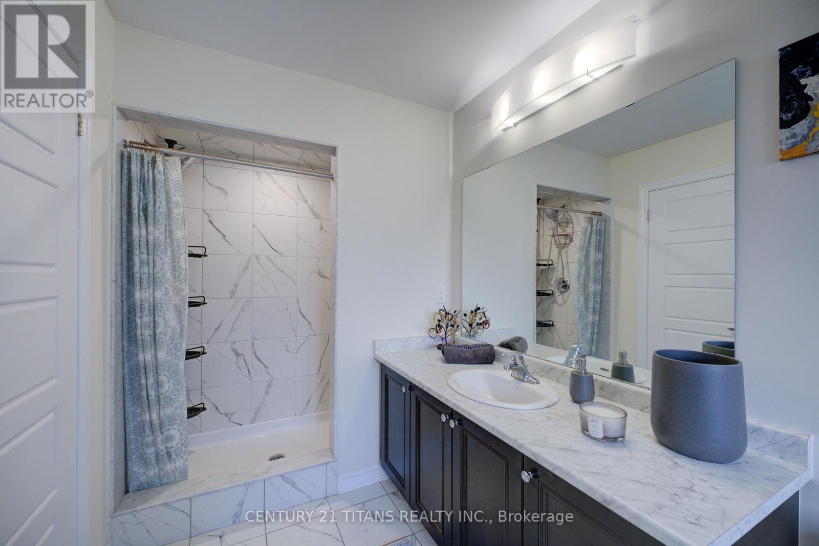 12 MCLAREN AVENUE - 20