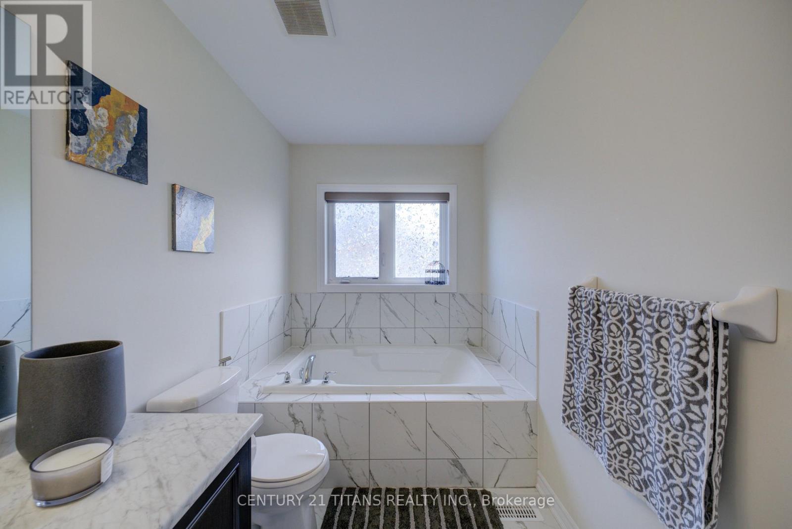 12 MCLAREN AVENUE - 21