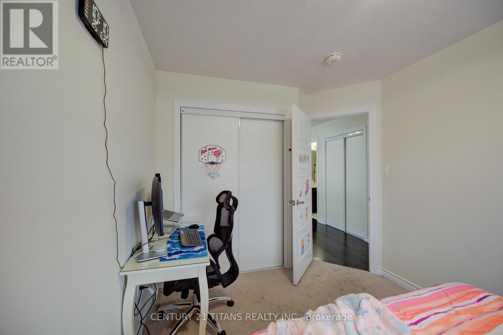 12 MCLAREN AVENUE - 25