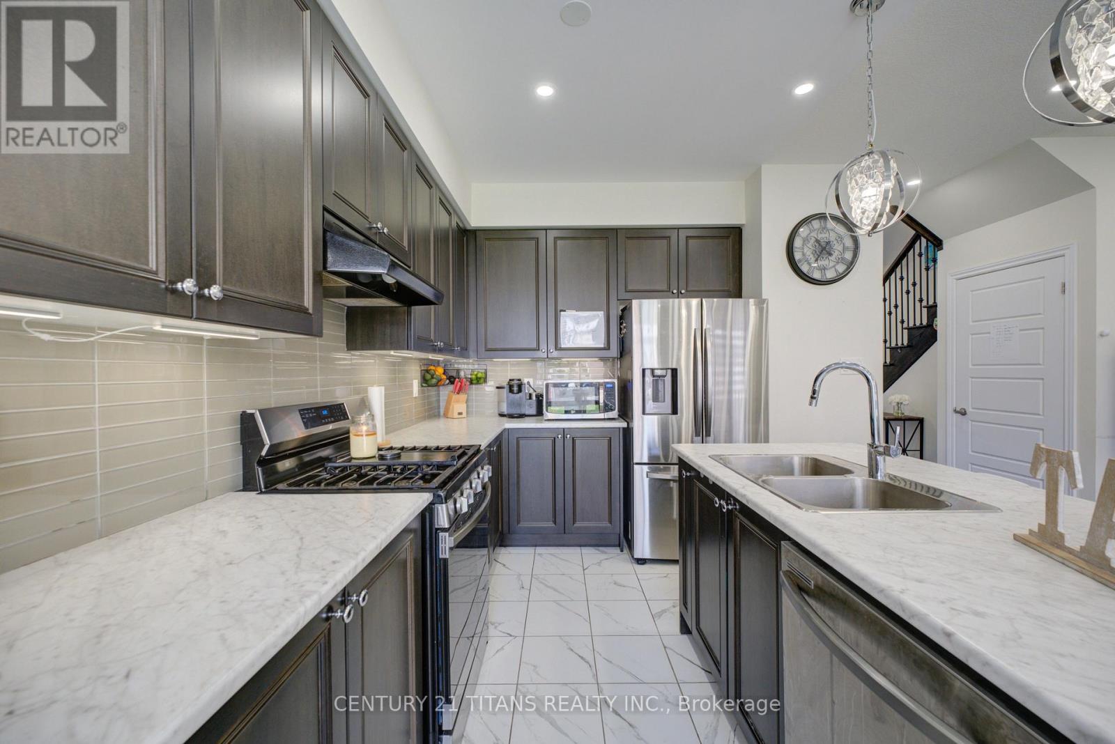 12 MCLAREN AVENUE - 9