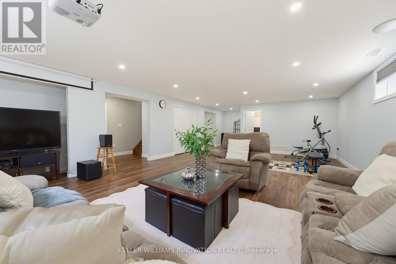 200 KROTZ STREET W - 21