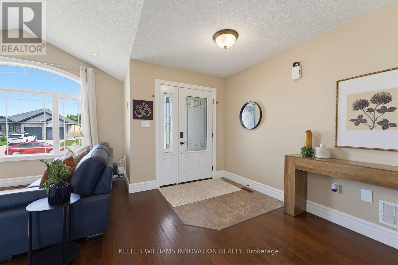 200 KROTZ STREET W - 6