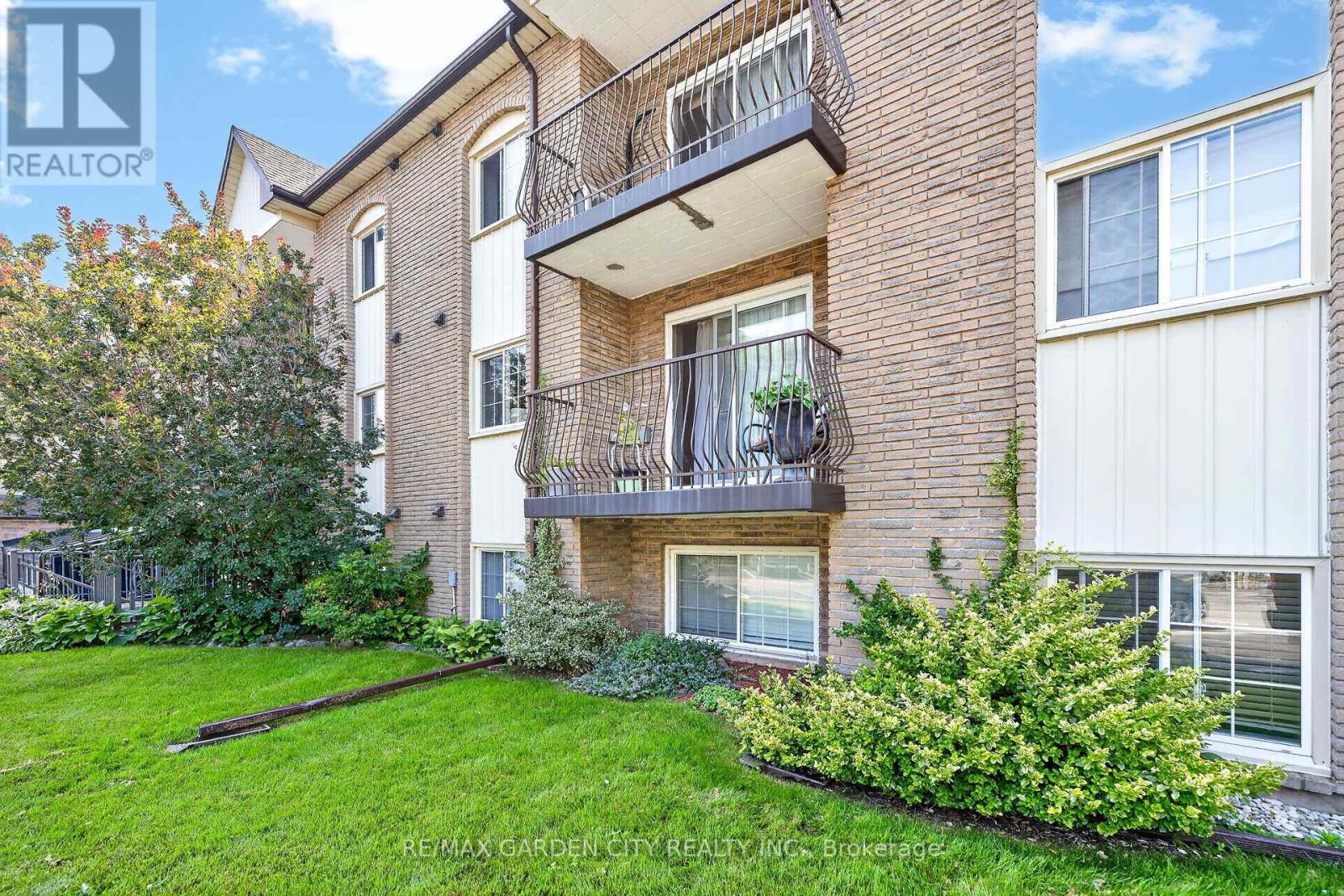 #205 20 JOHN STREET - 25