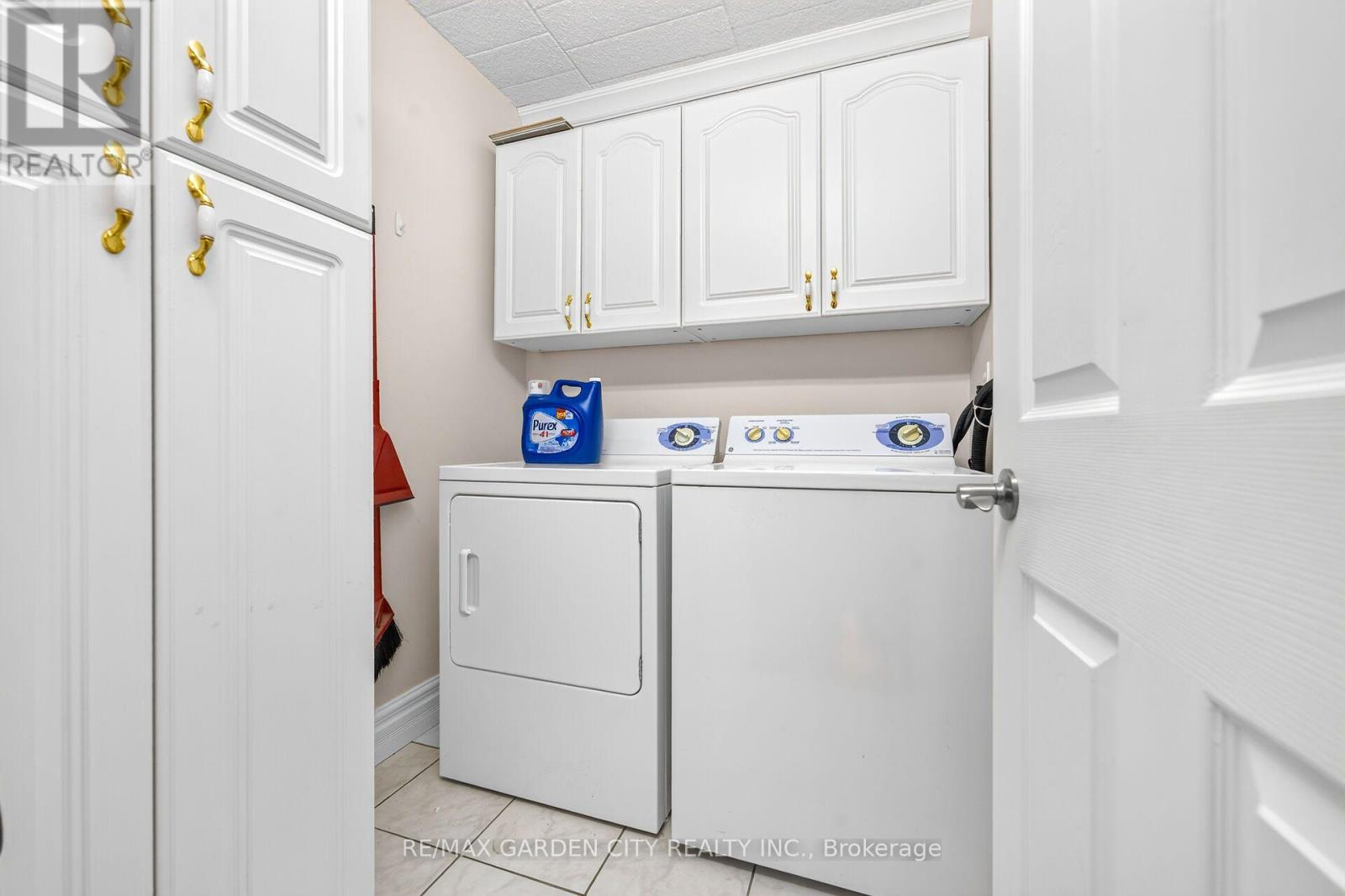 #205 20 JOHN STREET - 36