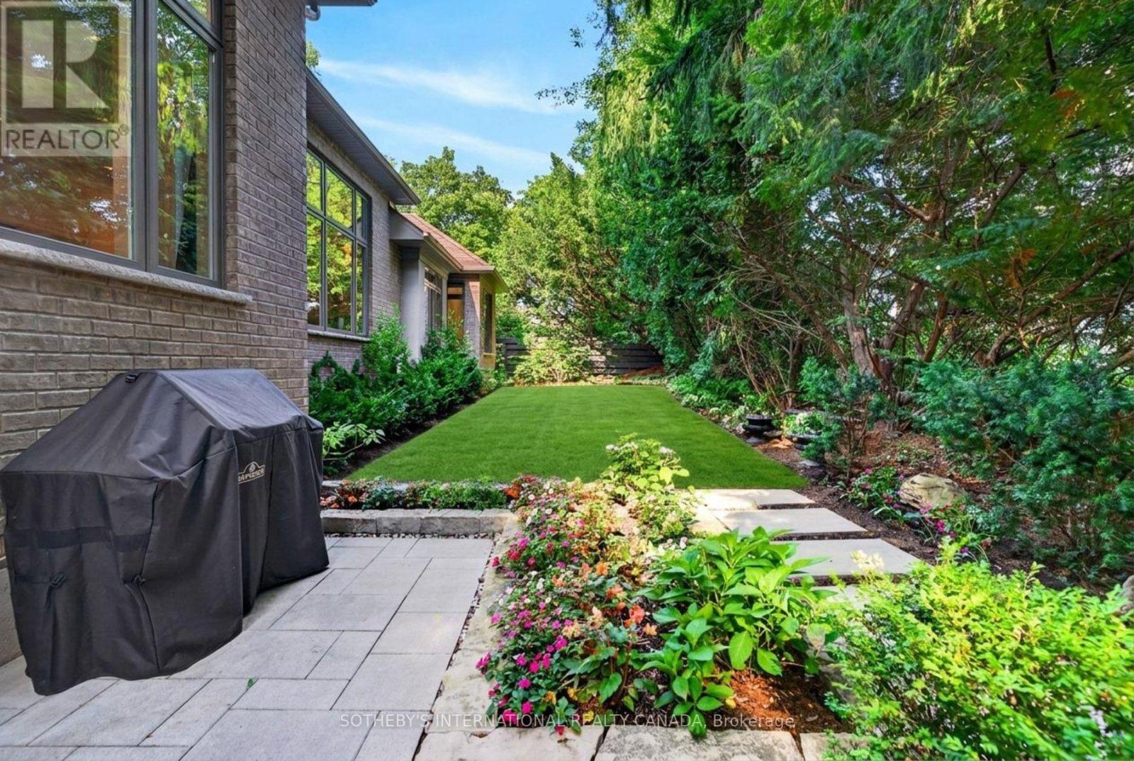 78 RAVINA CRESCENT - 43
