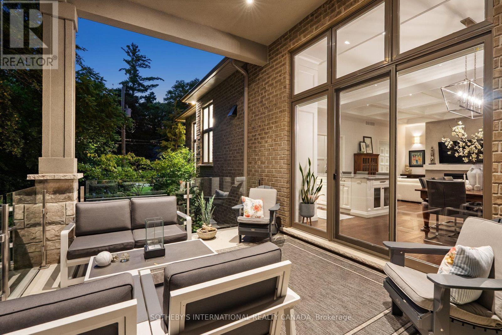 78 RAVINA CRESCENT - 45