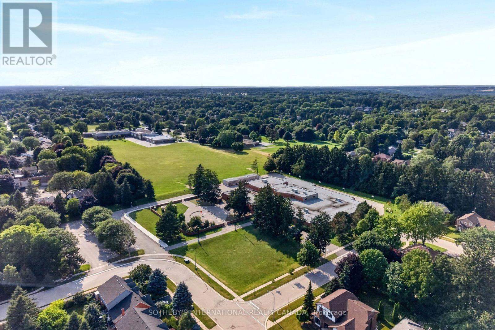 78 RAVINA CRESCENT - 47