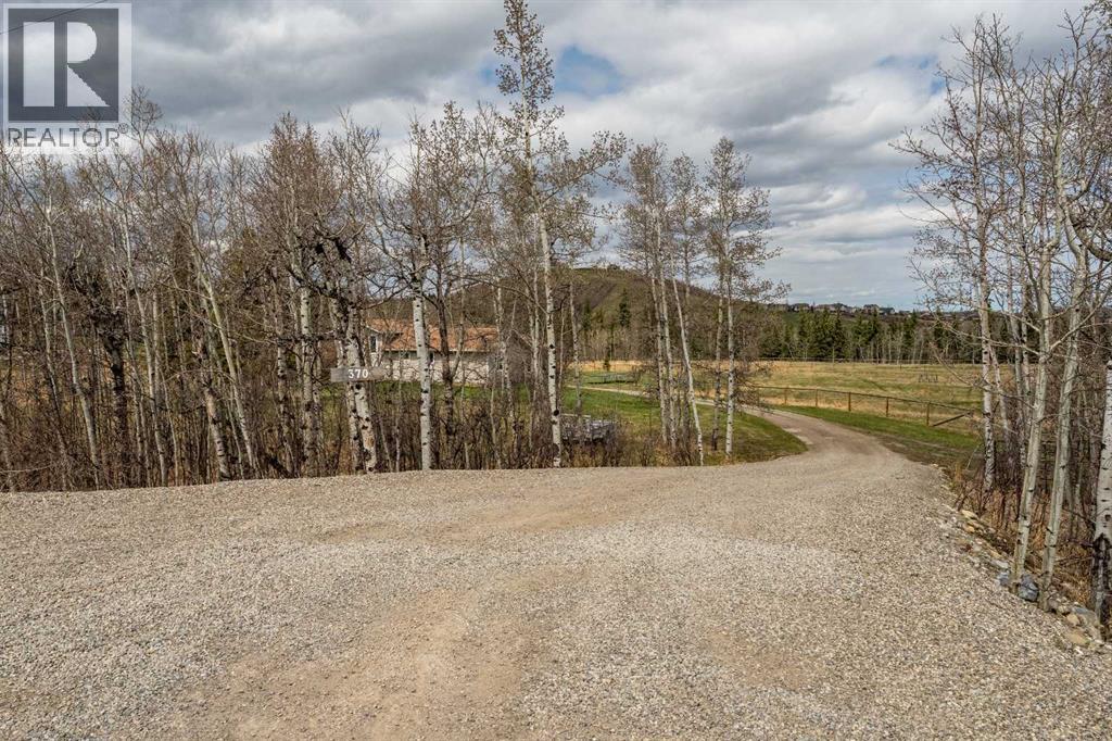 370 16 Avenue, Diamond Valley — photo 2