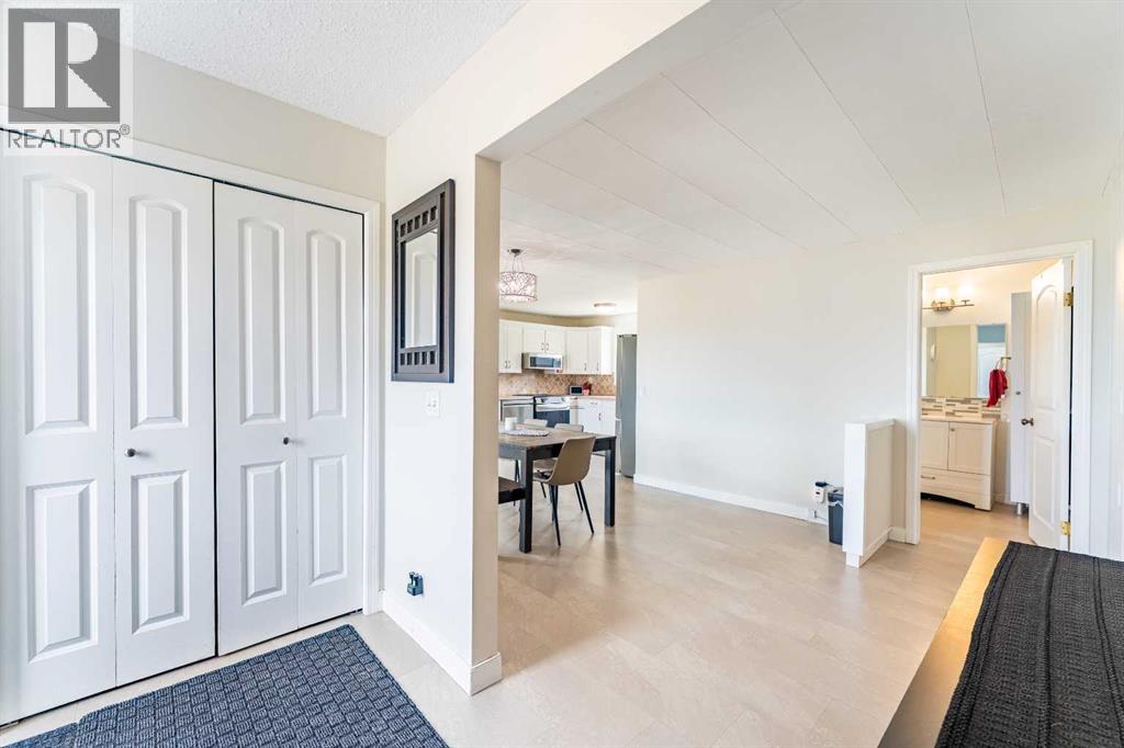 370 16 Avenue - 18
