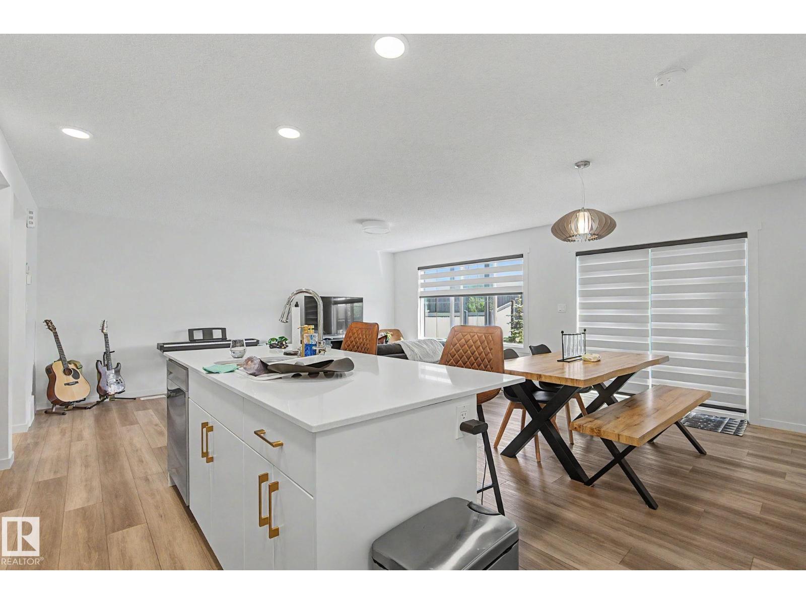 #12 905 172 ST SW - 12