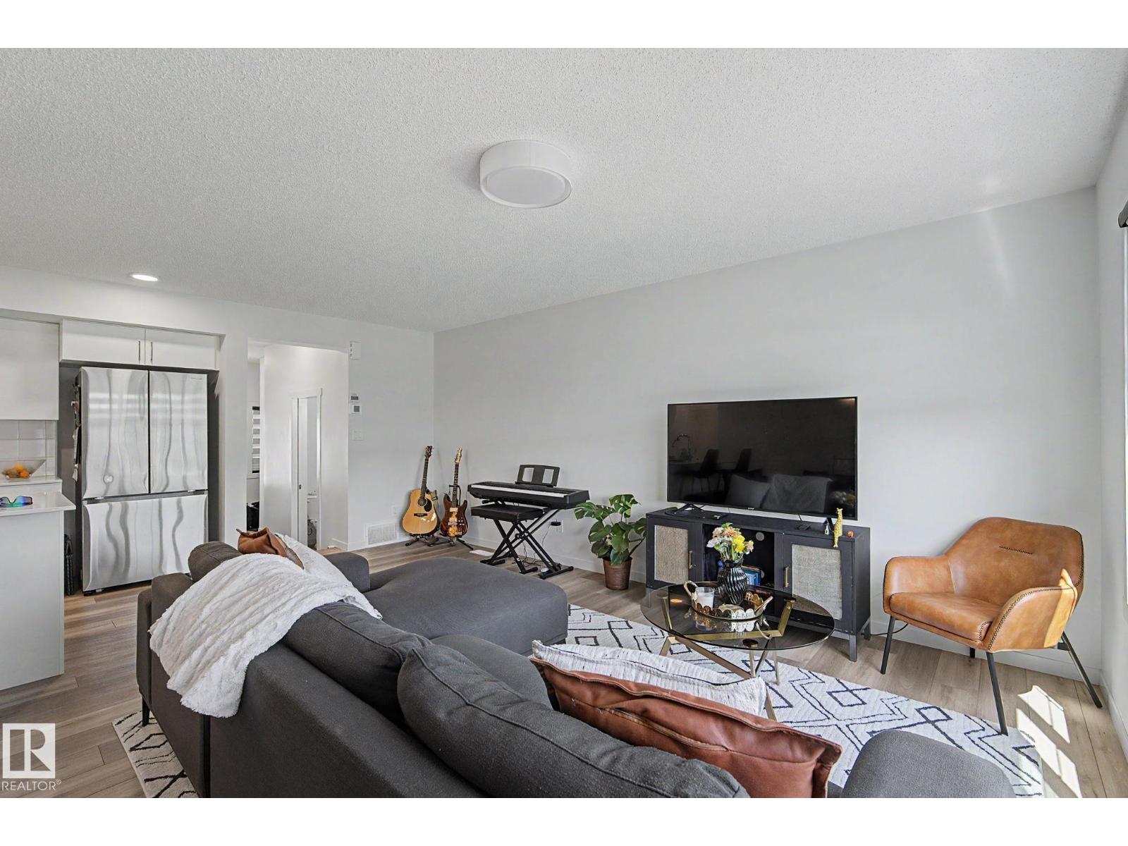 #12 905 172 ST SW - 15