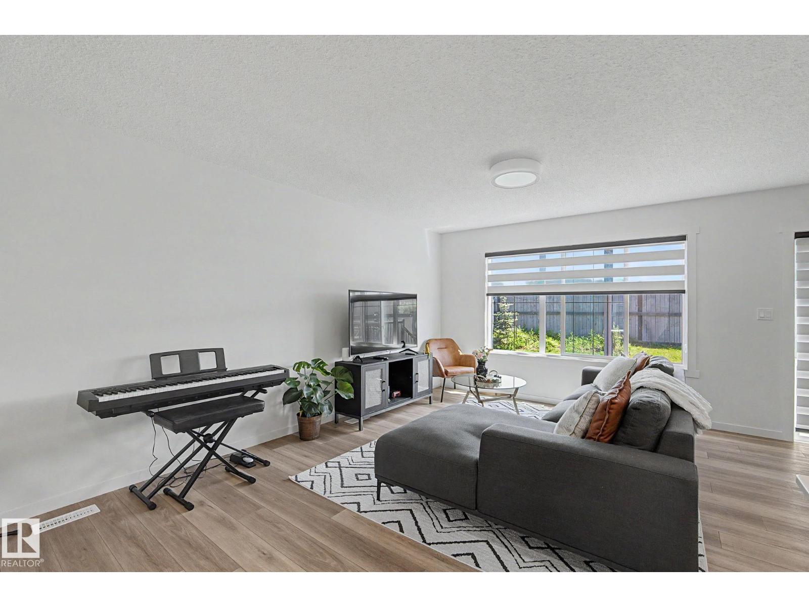 #12 905 172 ST SW - 16