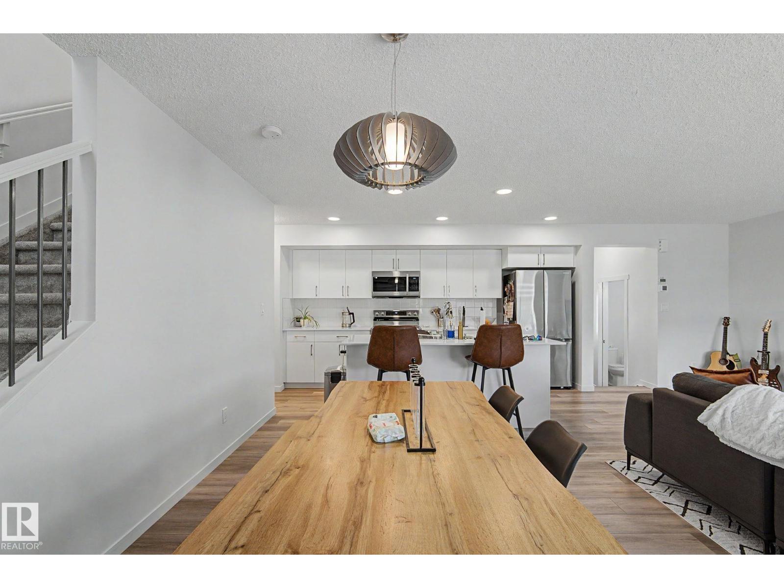 #12 905 172 ST SW - 18