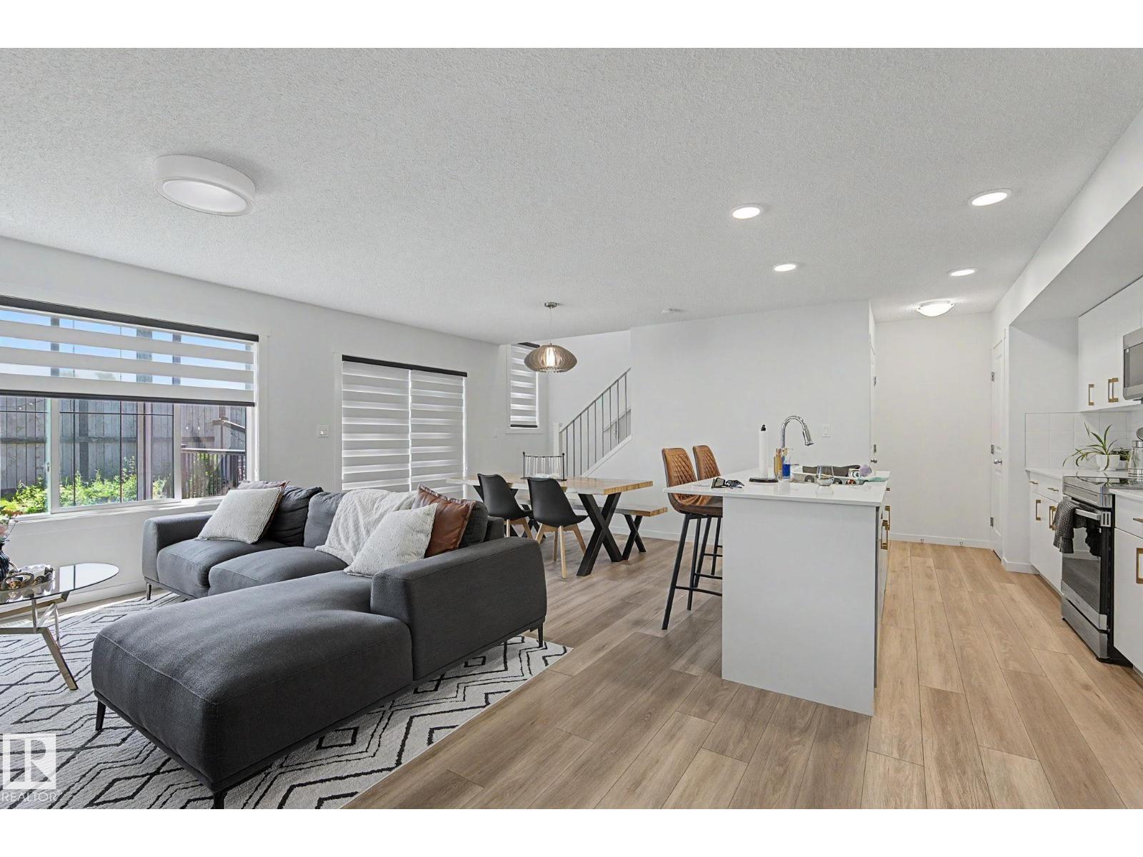 #12 905 172 ST SW - 8