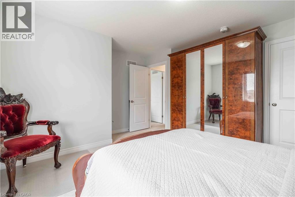 3 NARBONNE Crescent - 40