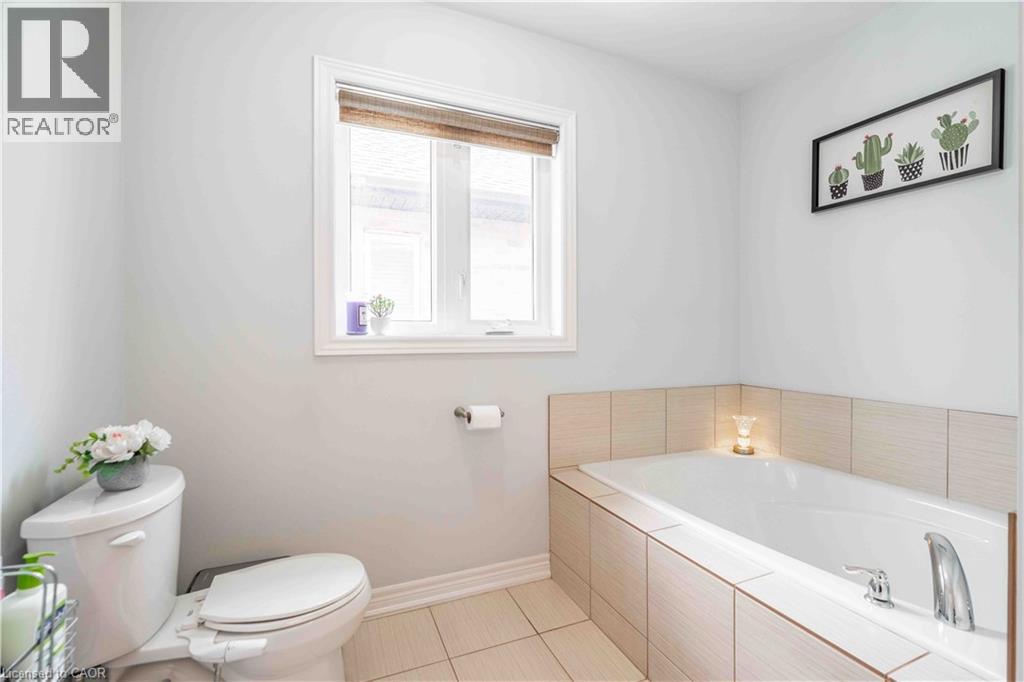 3 NARBONNE Crescent - 32