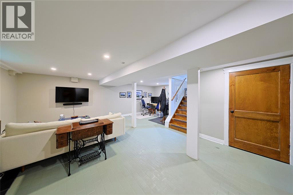 335 RUSSELL STREET - Image 17