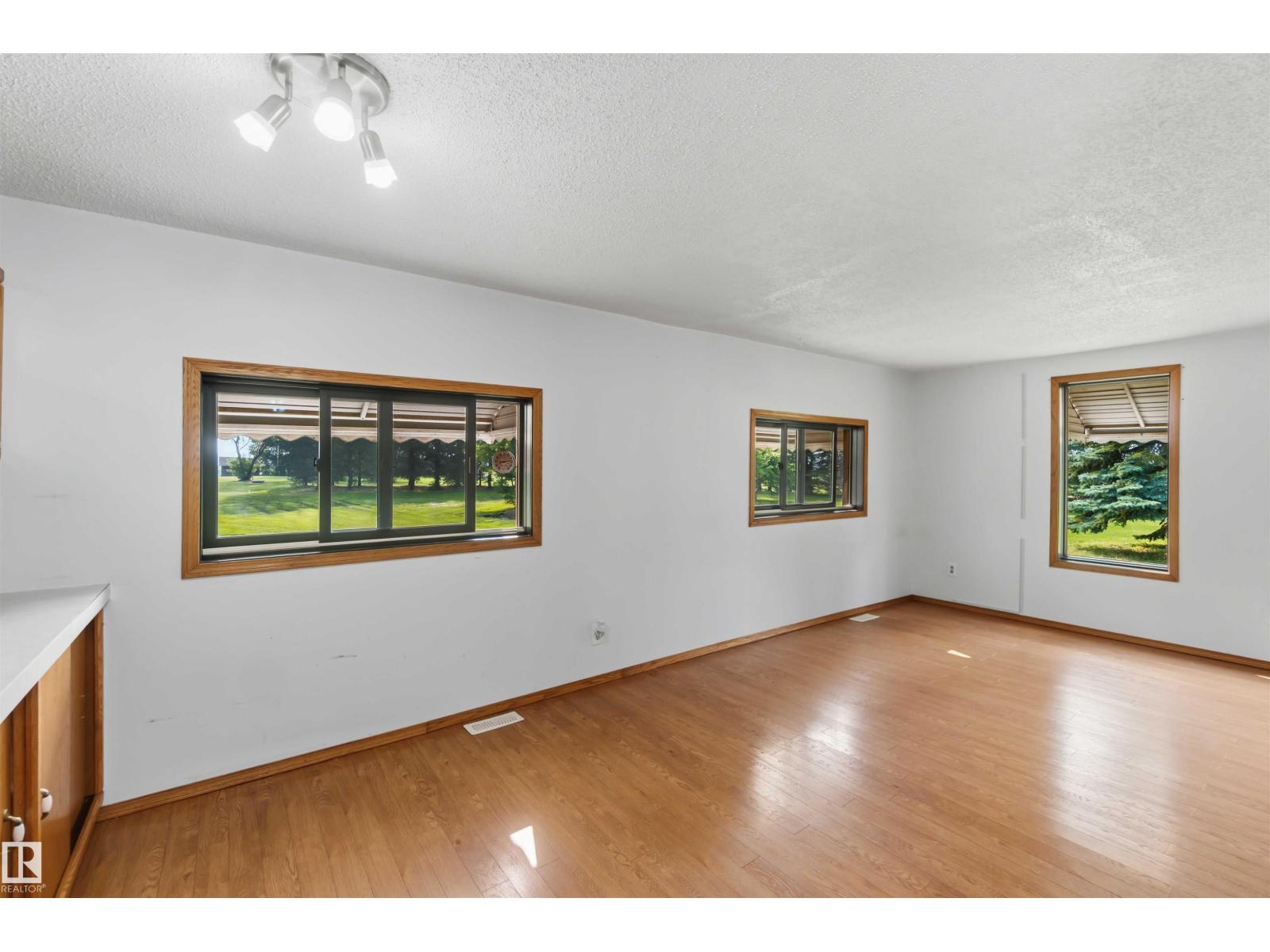 21512 Township Road 584 - Image 12