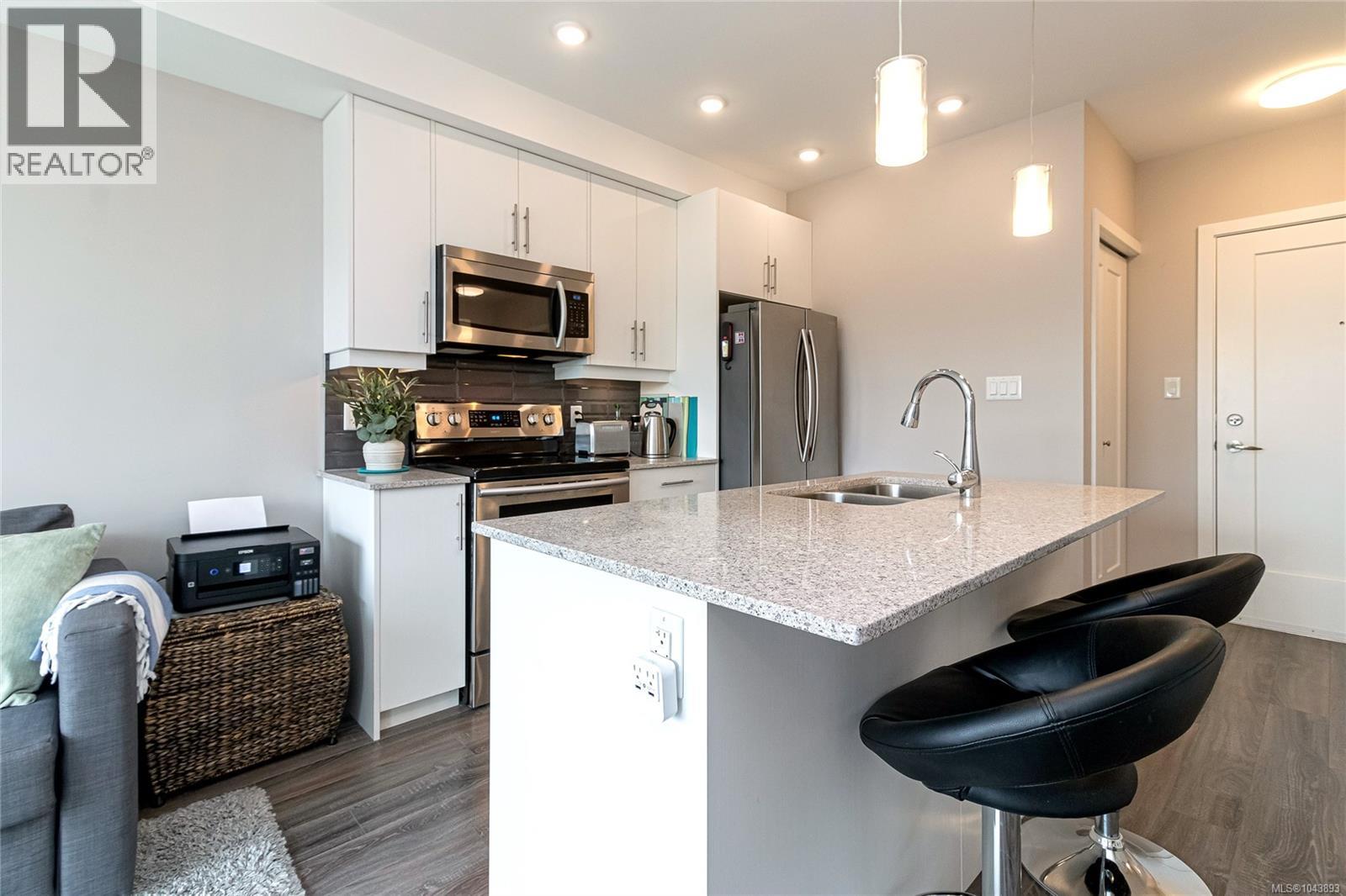 401 1016 Inverness Road, Saanich