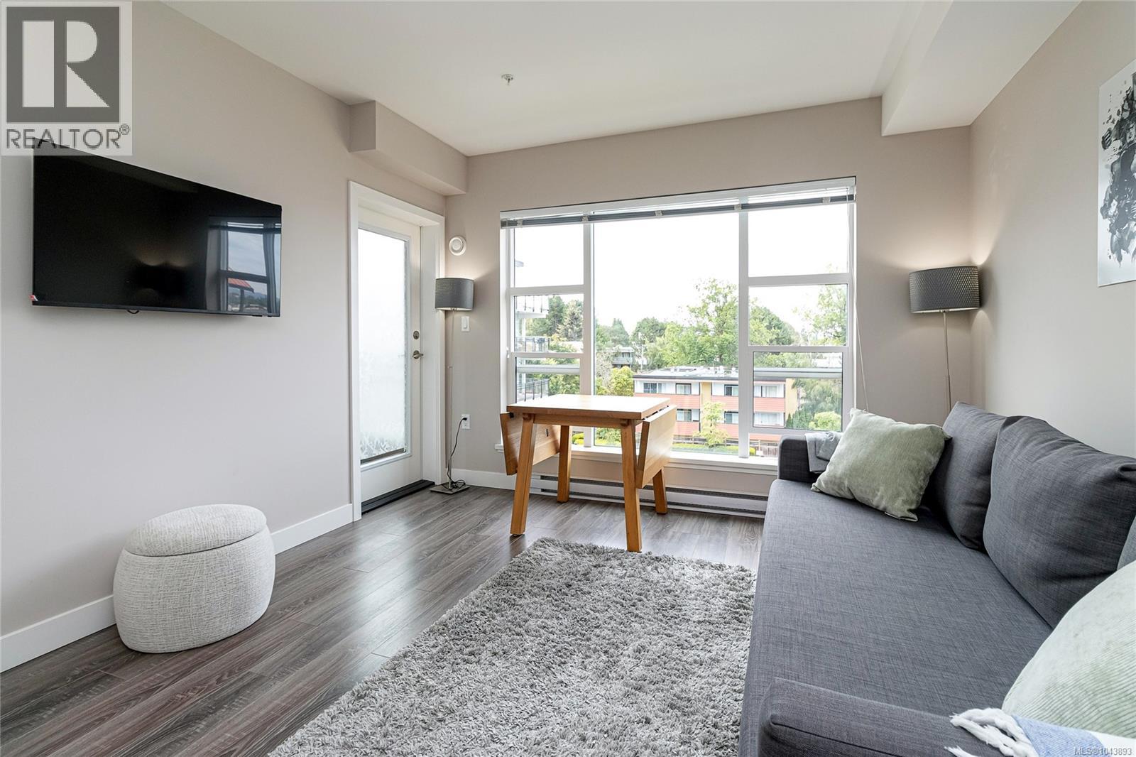 401 1016 Inverness Road, Saanich