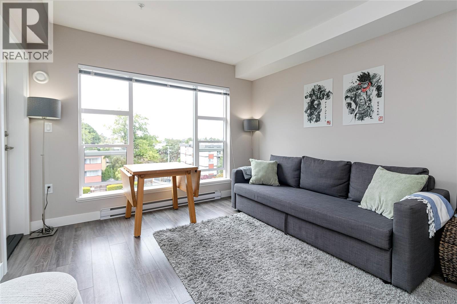 401 1016 Inverness Road, Saanich