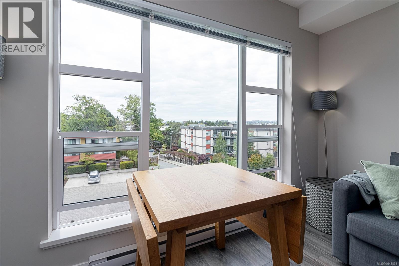 401 1016 Inverness Road, Saanich
