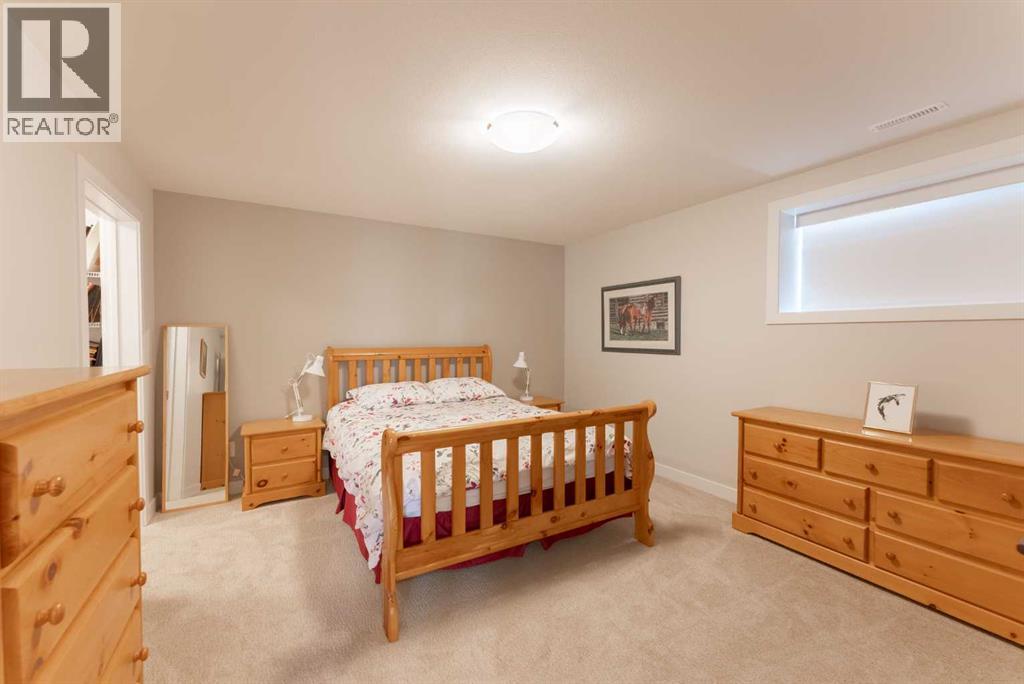 1060 Caledonia Place W - Image 32