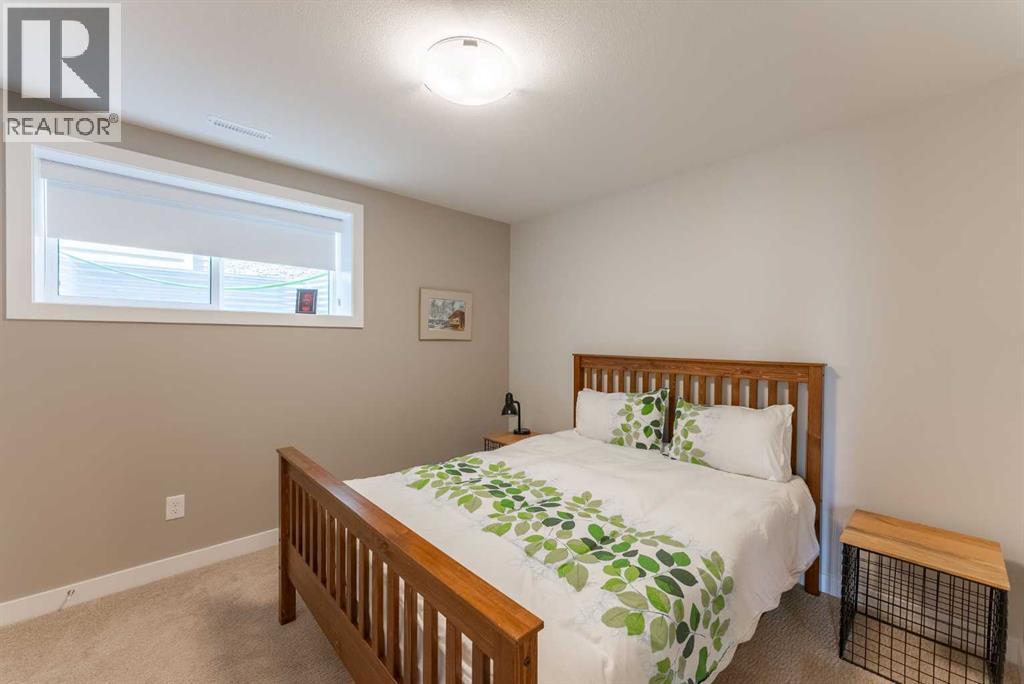 1060 Caledonia Place W - Image 33