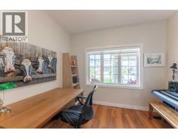 1060 Caledonia Place W - photo 22