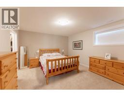 1060 Caledonia Place W - photo 32
