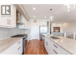 1060 Caledonia Place W - photo 8