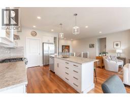 1060 Caledonia Place W - photo 9