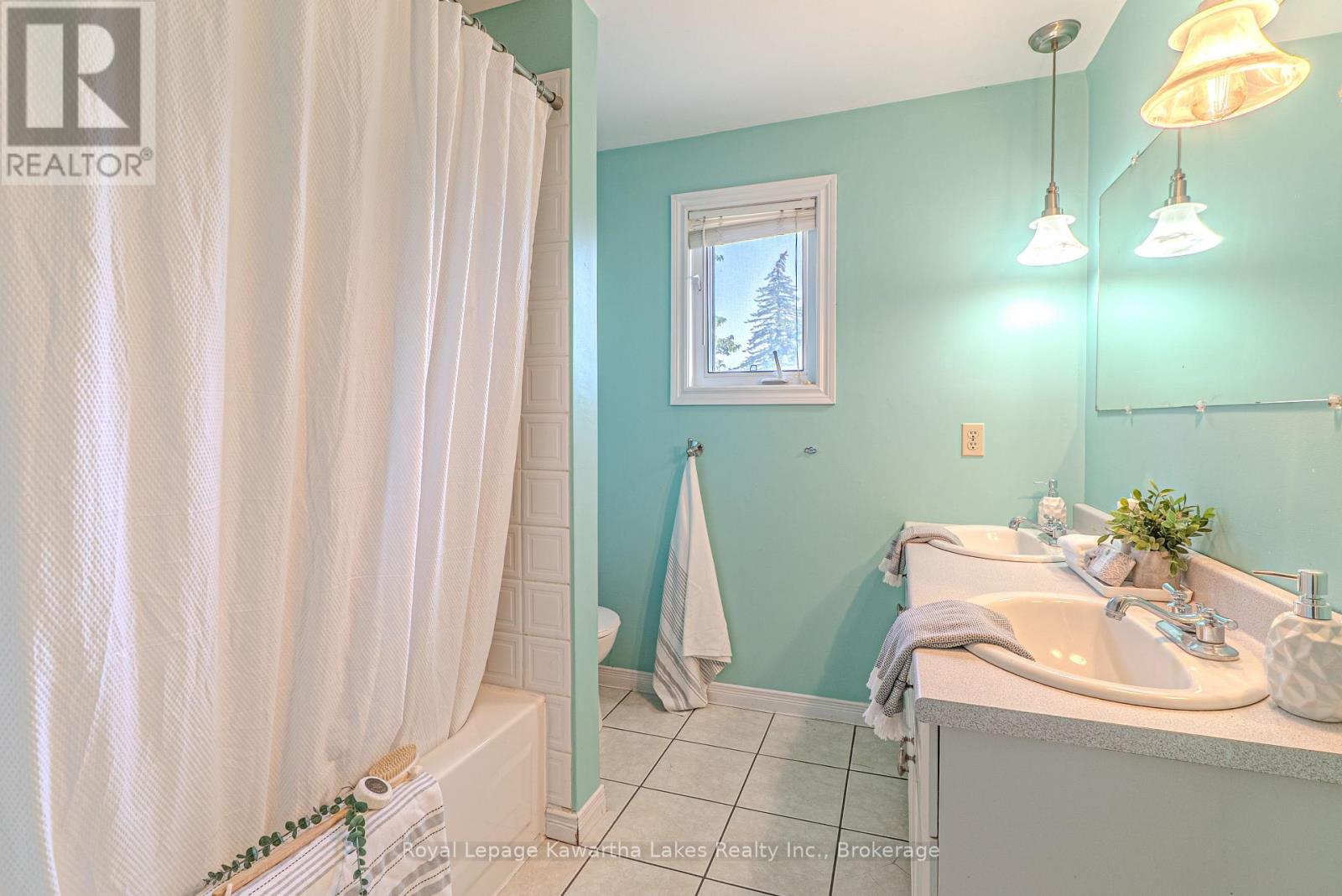 60 SANDERLING CRESCENT - 36